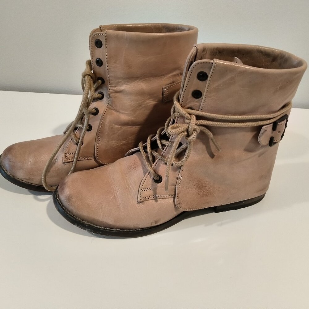 Mia Vintage Boots Tan Leather Lace Up Ankle Boots Fold Over Buckle size 7M